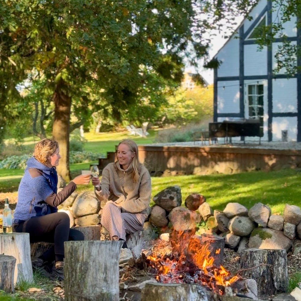 Sjælegård og bålhygge i haven